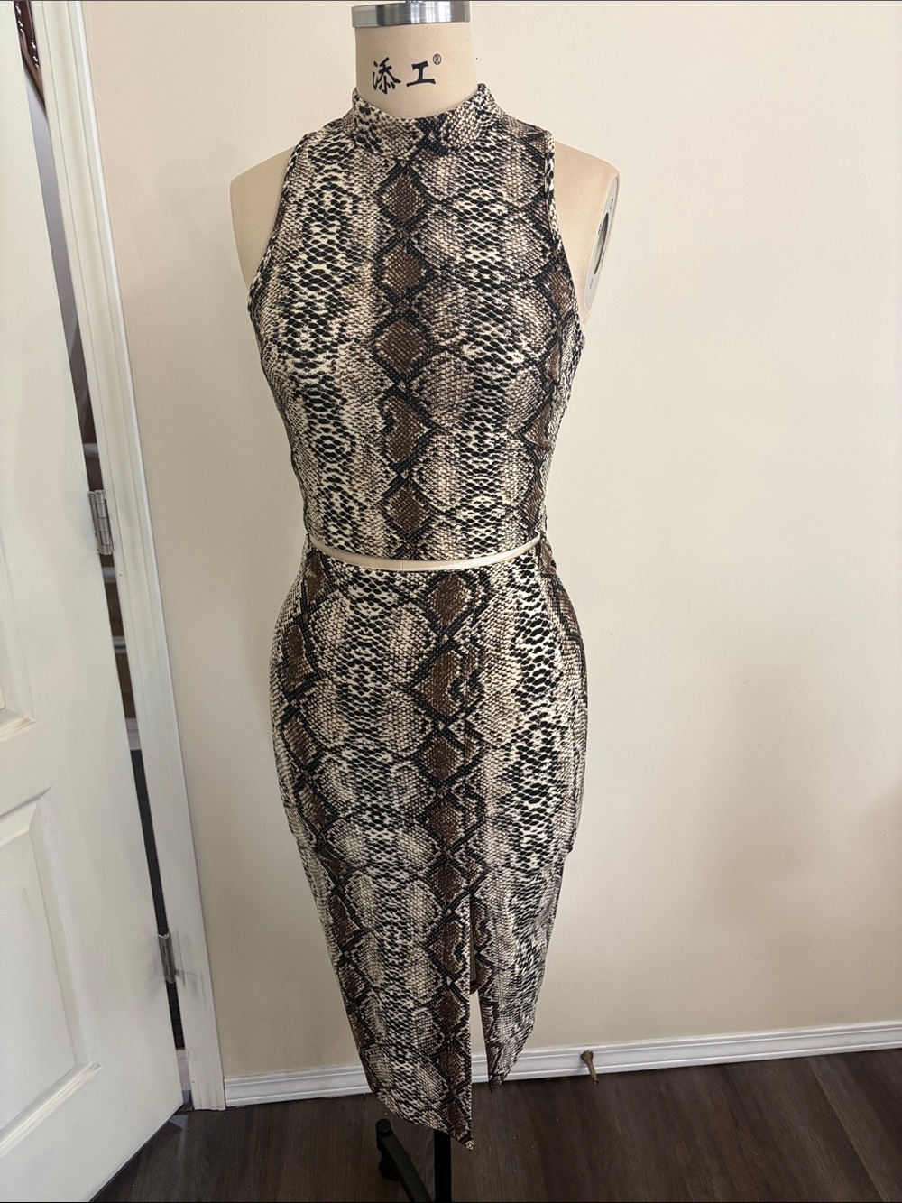 Sleeveless Snake-Print Midi Dress Set in Brown